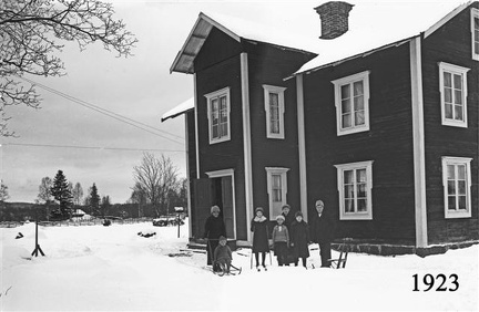 Finngården, Jan Hans väg 9. År 1923, famlj Fredriksson hyrde lgh där.